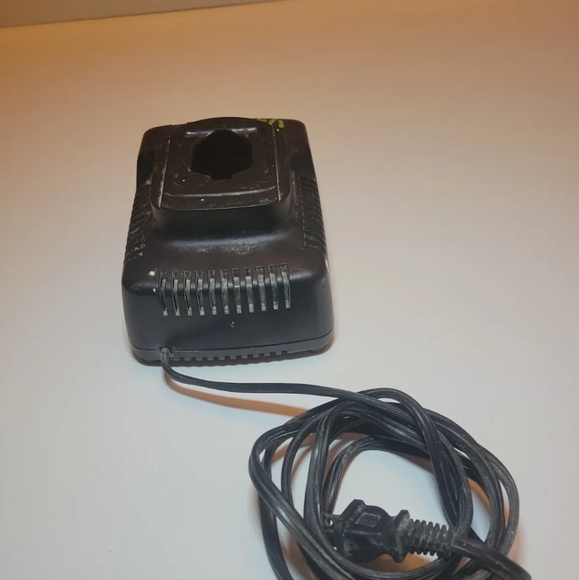 DW9107 7.2-14.4v Dewalt One Hour Battery Charge - Picture 4 of 6